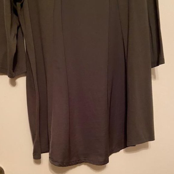 Torrid Ladies Dark Green Top, 3X, 3/4 sleeve, light weight - Picture 5 of 6
